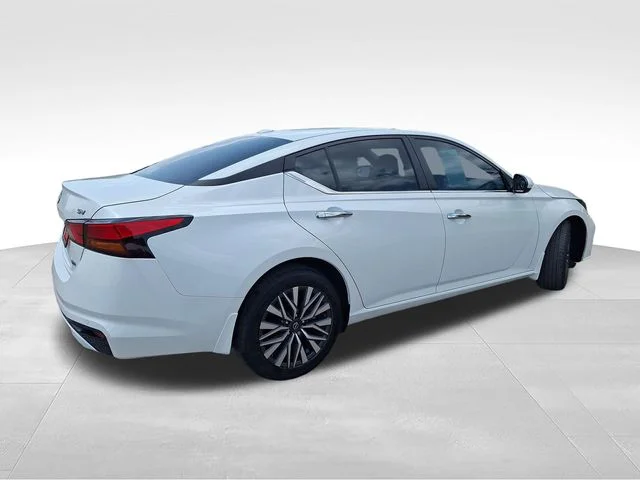 Used 2024 White Nissan 2.5 SV image 8
