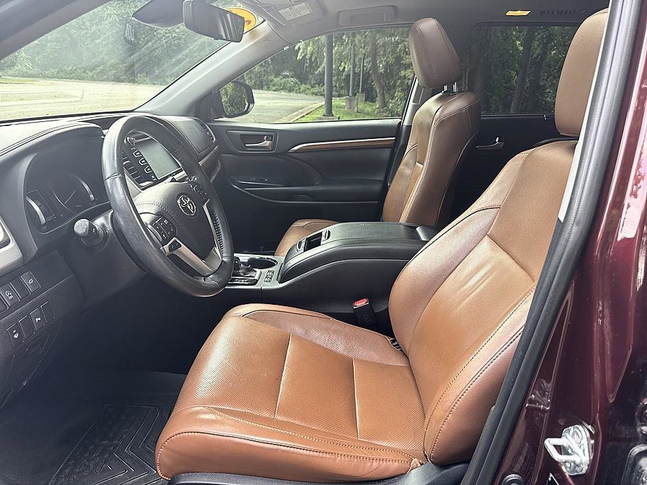 Used 2019 Ooh La La Rouge Mica Toyota Limited image 11
