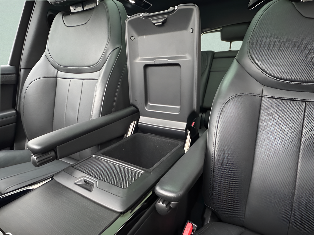 Used 2023  Land Rover SE Dynamic image 13