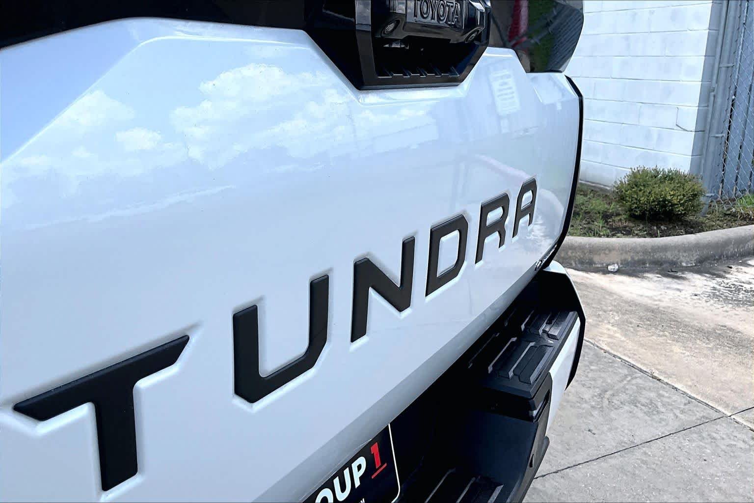 Used 2025 Wind Chill Pearl Toyota Platinum Hybrid image 31