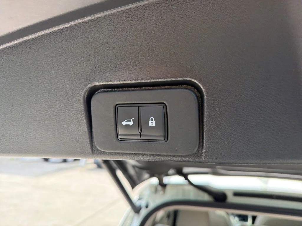 Used 2023 White Nissan SL image 35