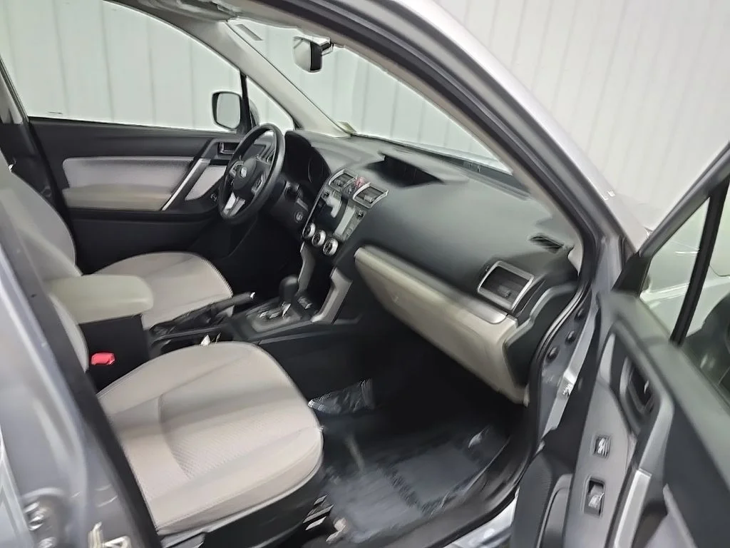 Used 2017 Ice Silver Metallic Subaru 2.5i Premium image 18