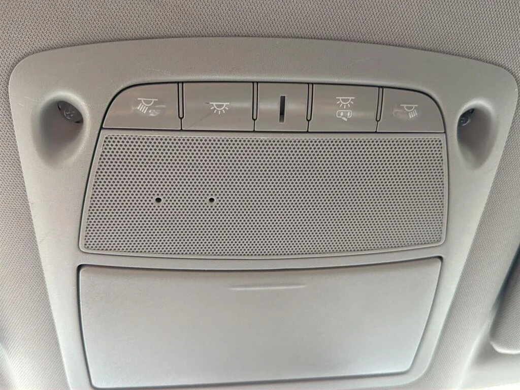 Used 2018 Brilliant Silver Nissan S image 19