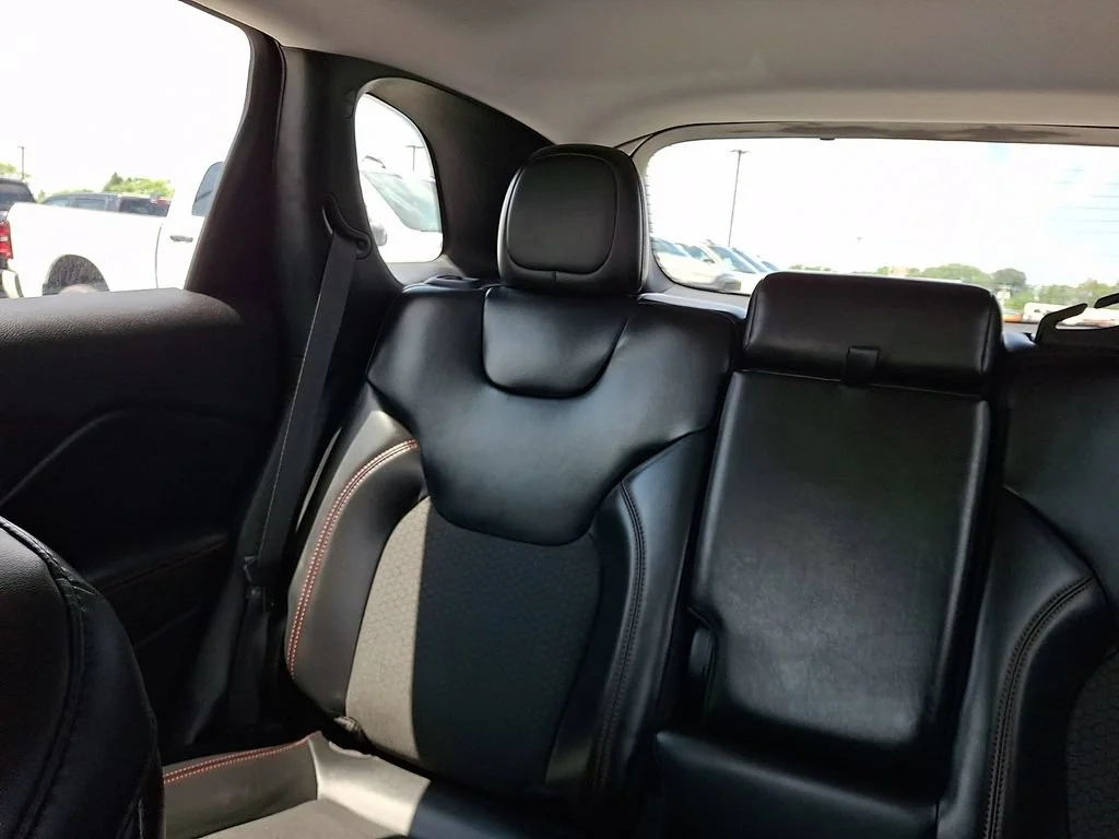 Used 2020 Bright White Clearcoat Jeep Trailhawk image 19