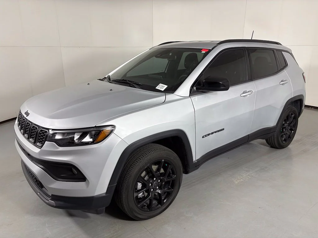 Used 2025 Silver Jeep Latitude image 4