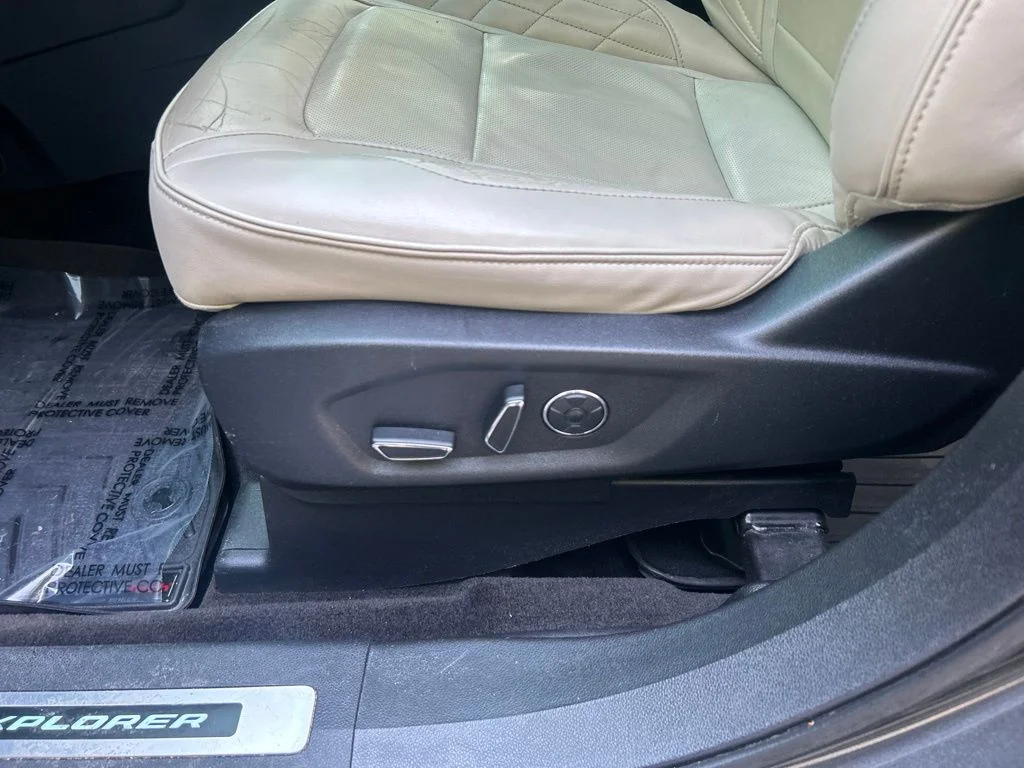 Used 2016 Gray Ford Platinum image 17