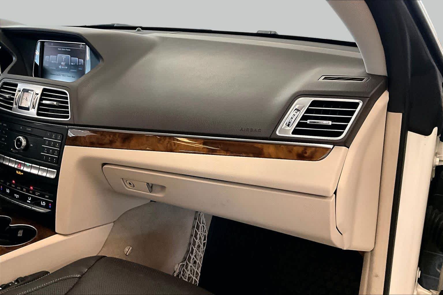 Used 2016 designo Diamond White Metallic Mercedes-Benz E 400 image 16