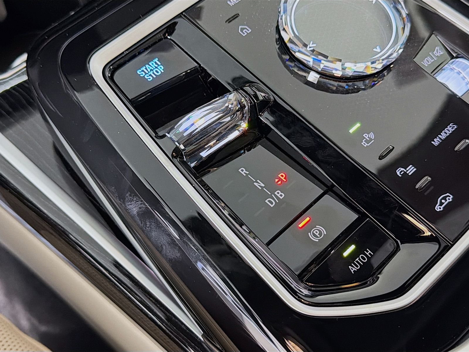 New 2026 Dravit Grey Metallic BMW xDrive60 image 17