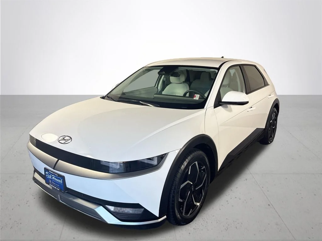 Used 2023 White Hyundai SEL image 2