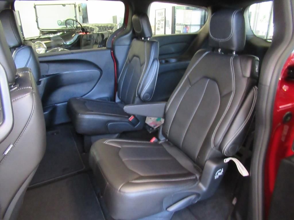 2026 Chrysler Pacifica Select - Photo 17