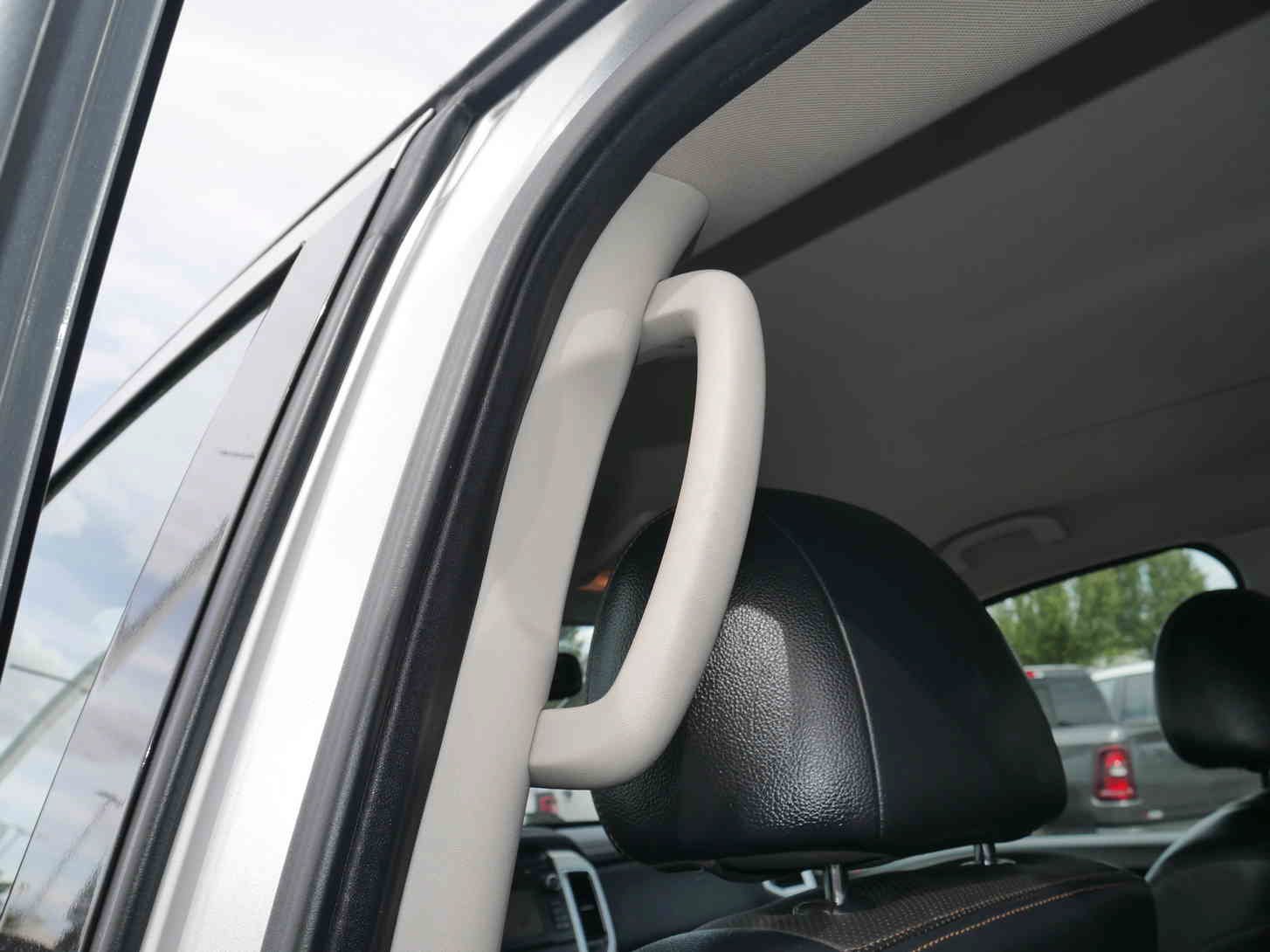 Used 2017 Silver Nissan SL image 18