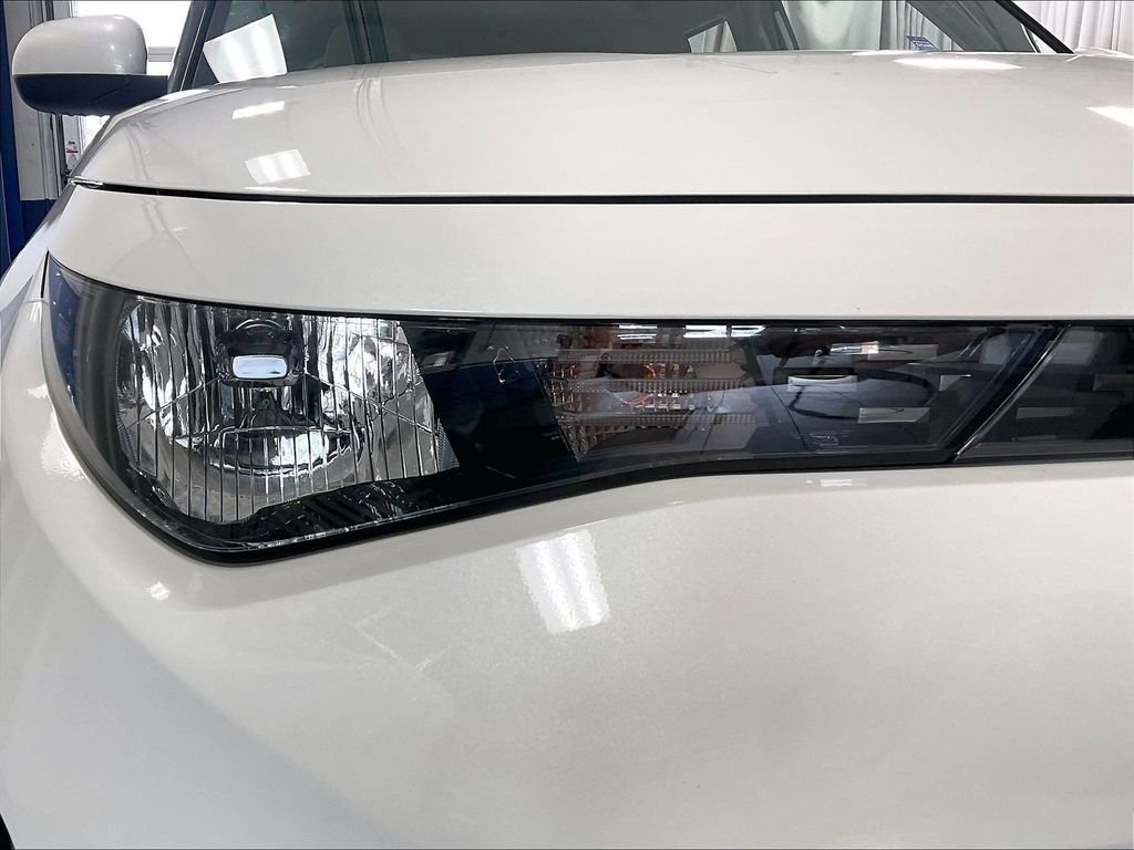 Used 2025 White Kia LX image 33