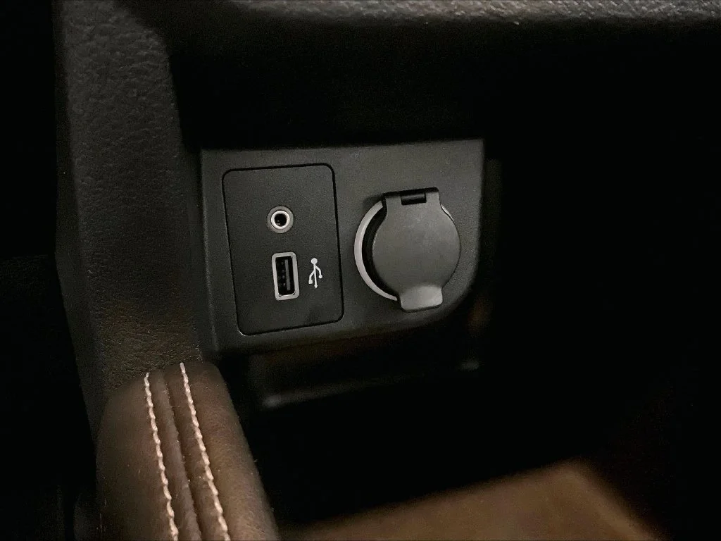 Used 2020 Black Nissan SR image 16