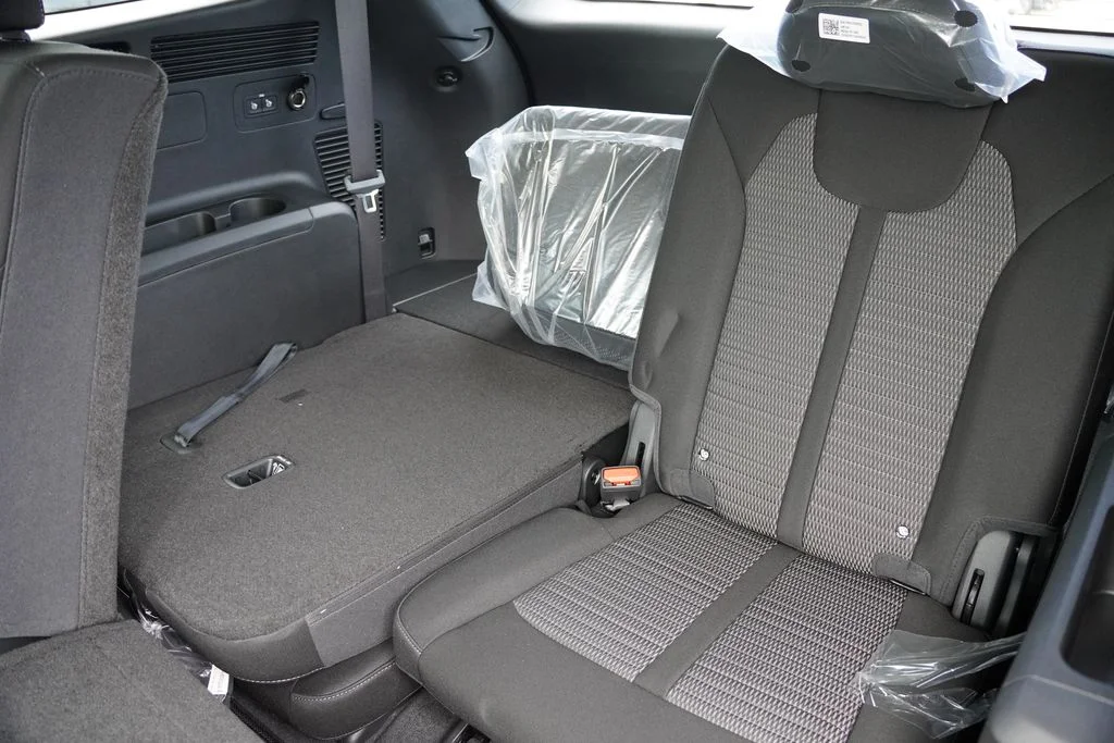 New 2026 Glacial White Pearl Kia LX image 12