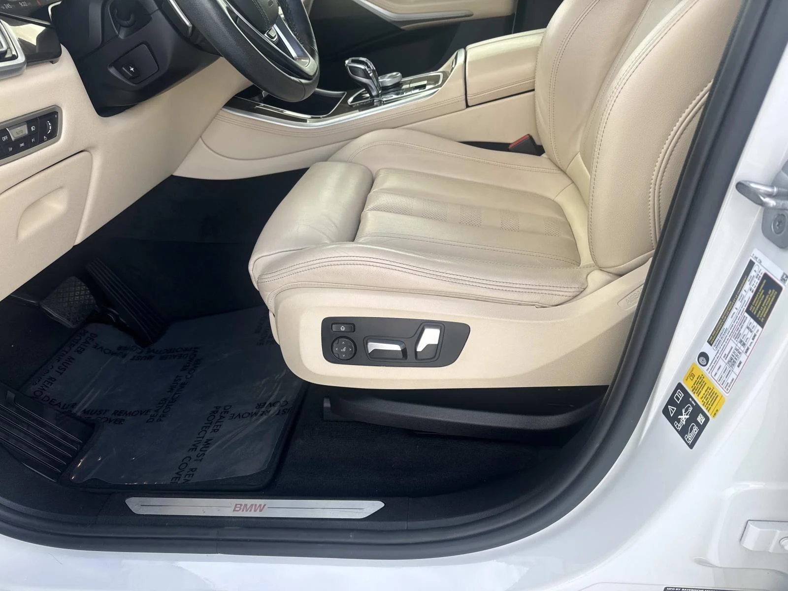 Used 2022 Mineral White Metallic BMW xDrive40i image 16