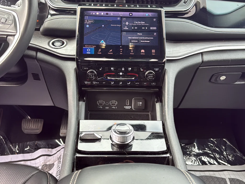 Used 2023 Gray Jeep Limited image 20