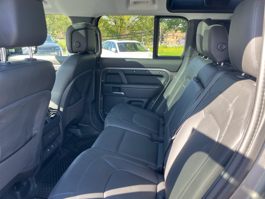 Used 2025 Silver Land Rover X-Dynamic SE image 7