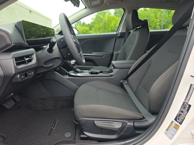 New 2026 Snow White Pearl Kia LXS image 5