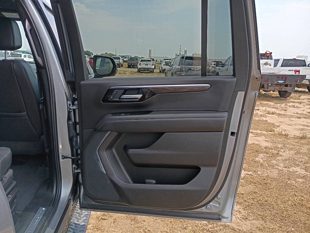 Used 2025 Gray Chevrolet Z71 image 13