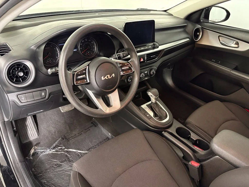 Used 2023 Black Kia LXS image 16