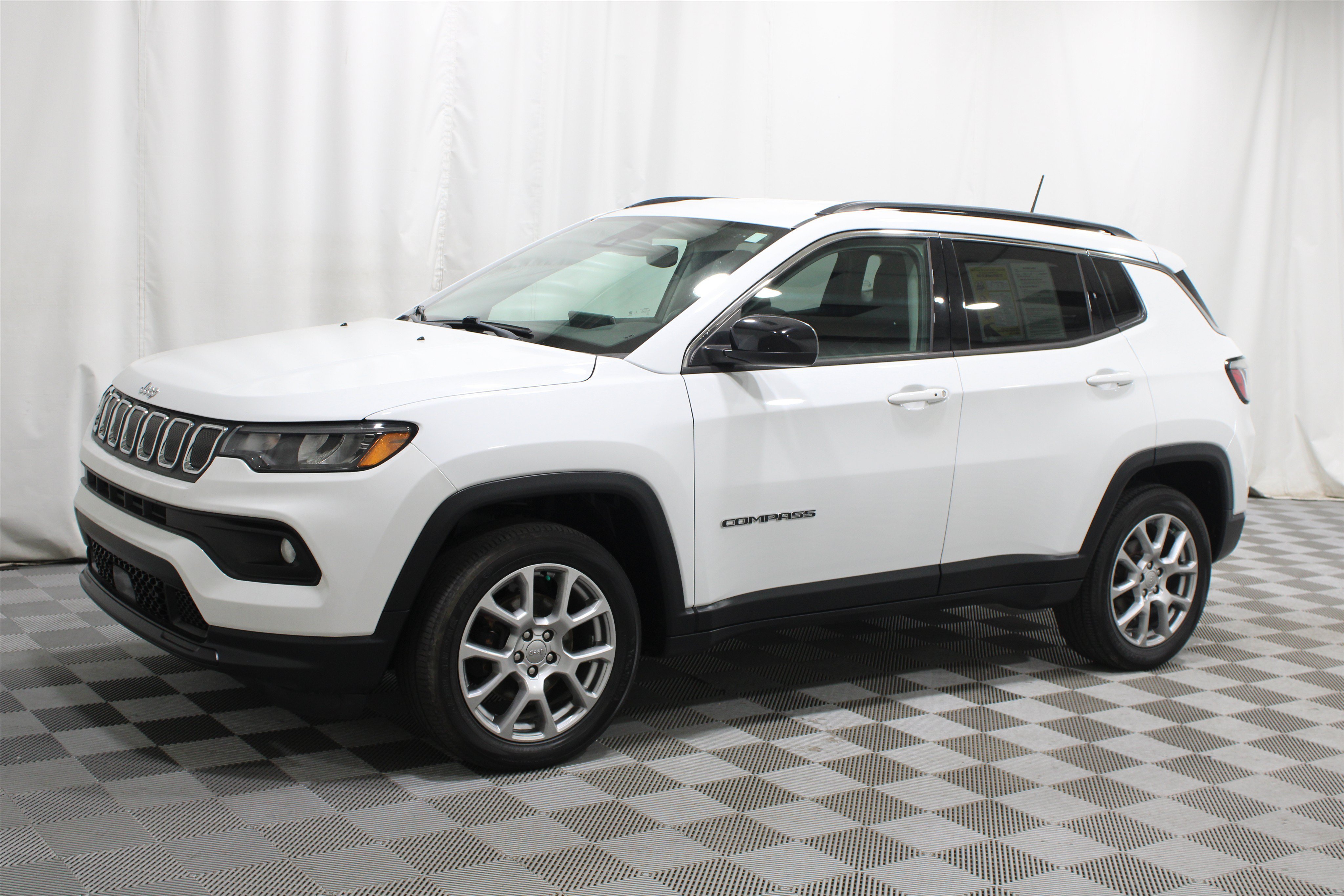 Used 2022 Bright White Clearcoat Jeep Latitude Lux 4x4 image 35