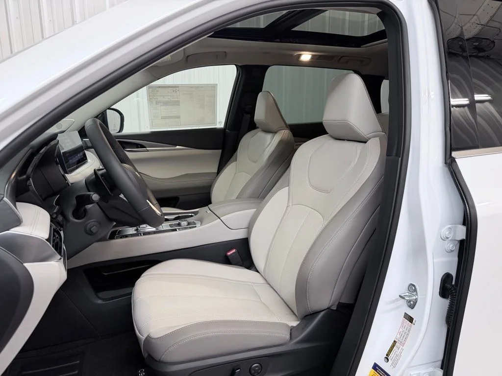 New 2027 RADIANT WHITE INFINITI Luxe FWD image 11