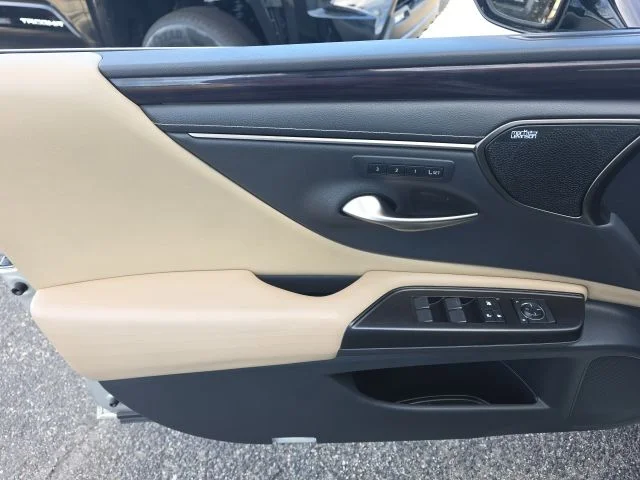 2019 Lexus ES 350 - Photo 13