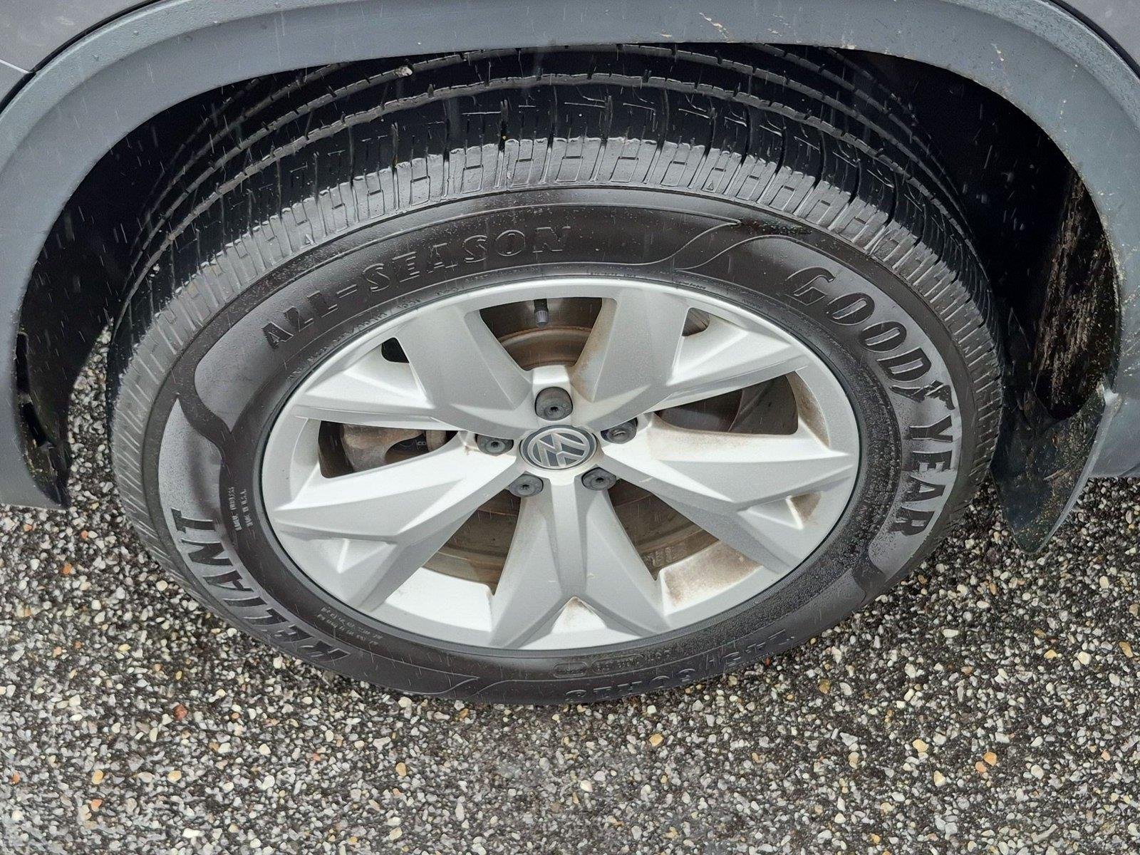 Used 2018 Platinum Gray Metallic Volkswagen 3.6L V6 SE w/Technology image 10