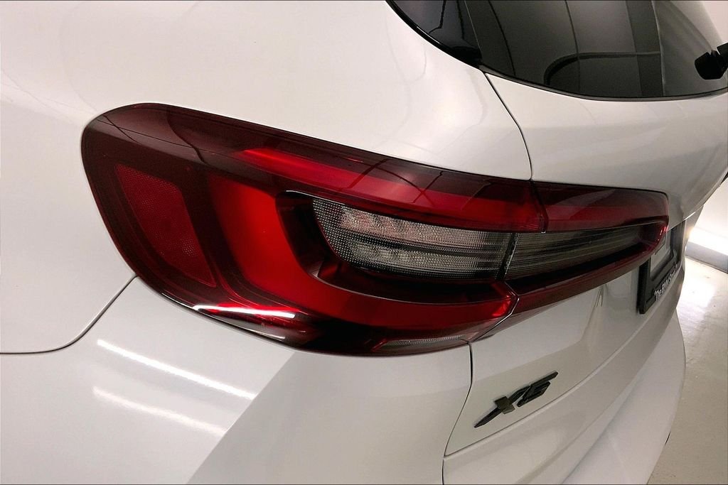 Used 2022 Mineral White Metallic BMW  image 28
