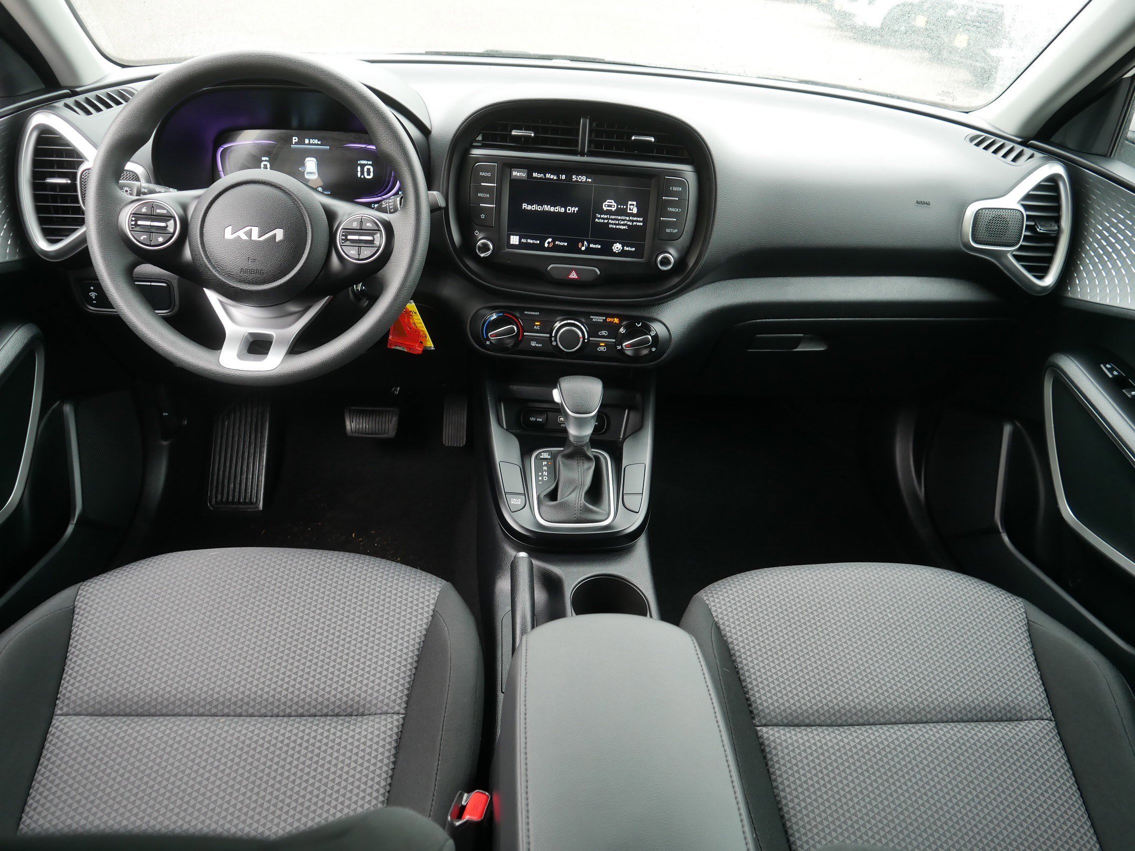 Used 2025  Kia LX image 10