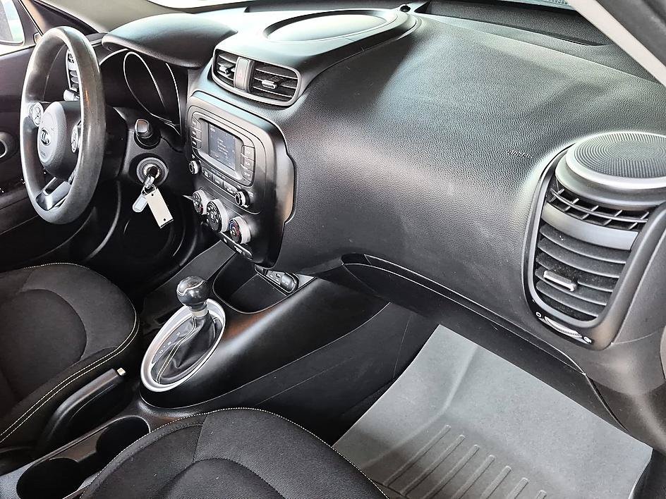Used 2016 Fathom Blue Kia + image 33