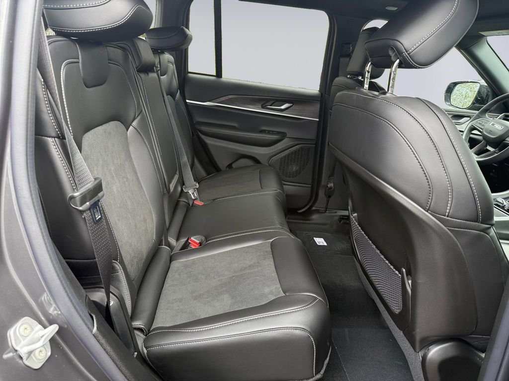 New 2026 Baltic Gray Metallic Clear-Coat Exterior Paint Jeep Altitude image 18