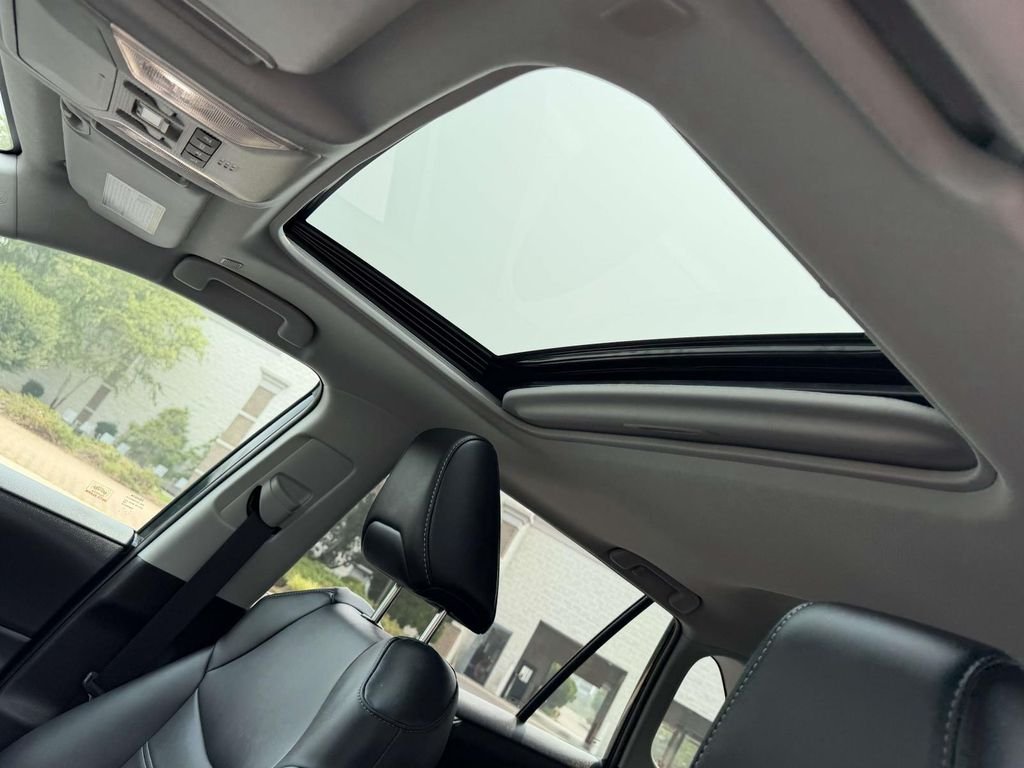 Certified Used 2025  Toyota XLE Premium image 19