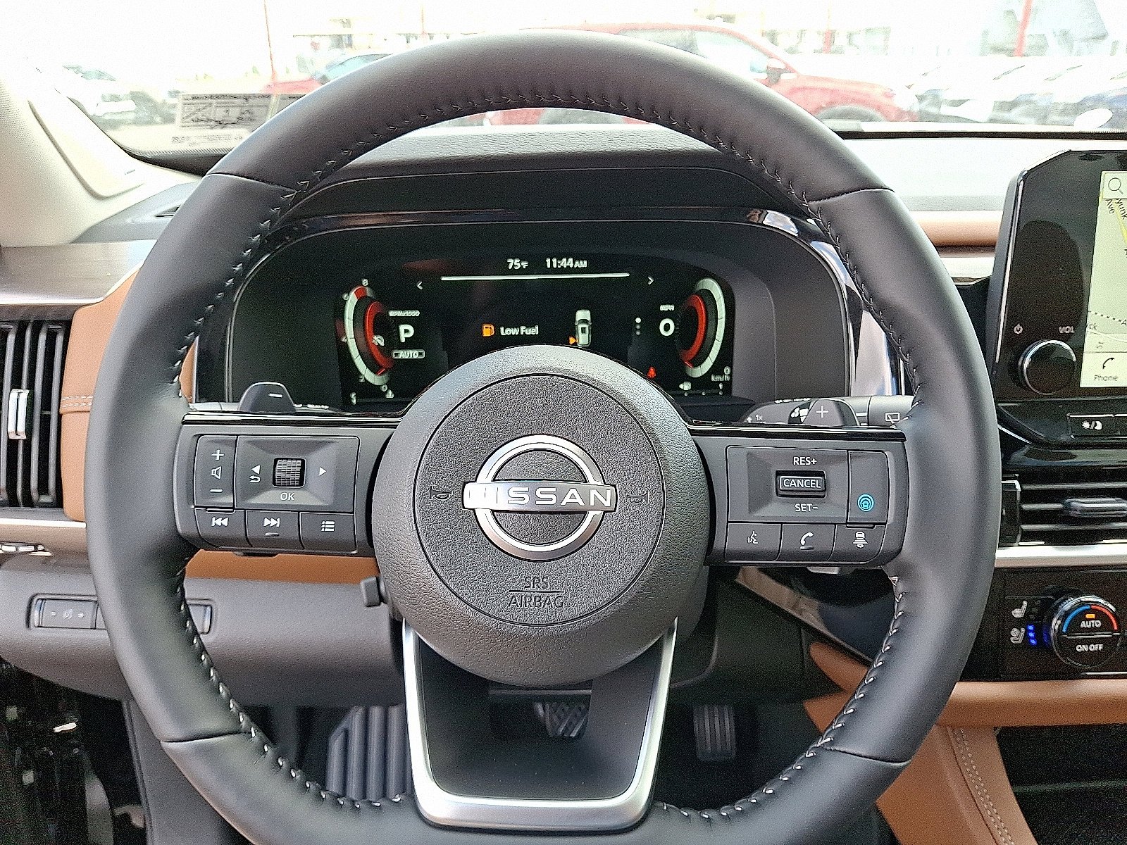 2025 Nissan Pathfinder Platinum - Photo 11