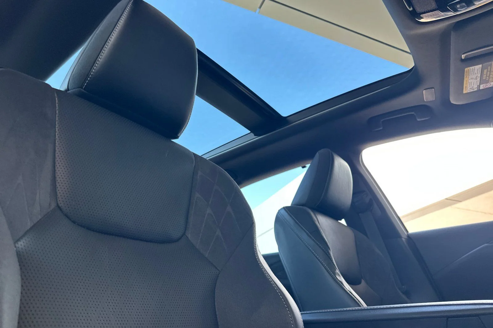 2025 Lexus RX PHEV 450h+ - Photo 14