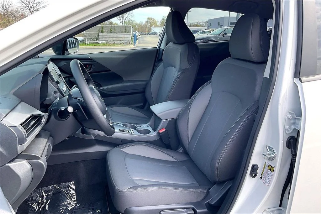 New 2026 CRYSTAL WHITE PEARL Subaru Base image 9
