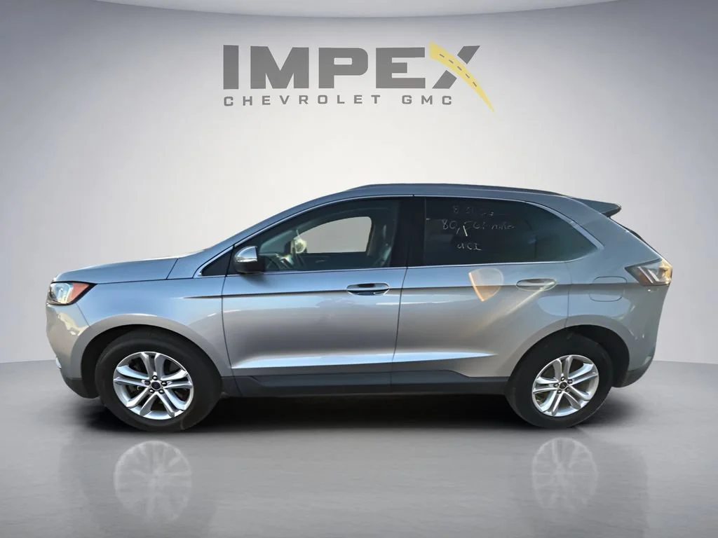Used 2020  Ford SEL image 2