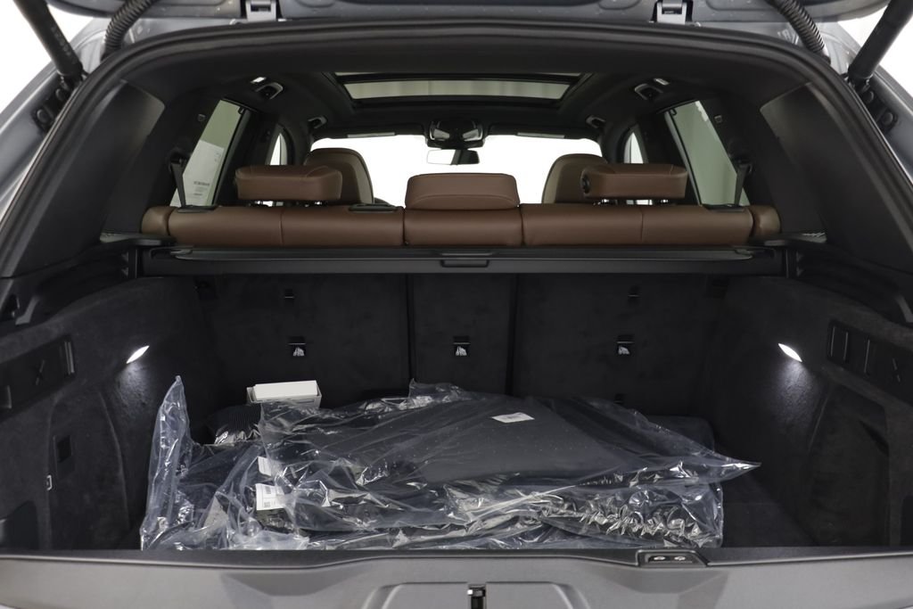 New 2026 Skyscraper Grey Metallic BMW xDrive50e image 19