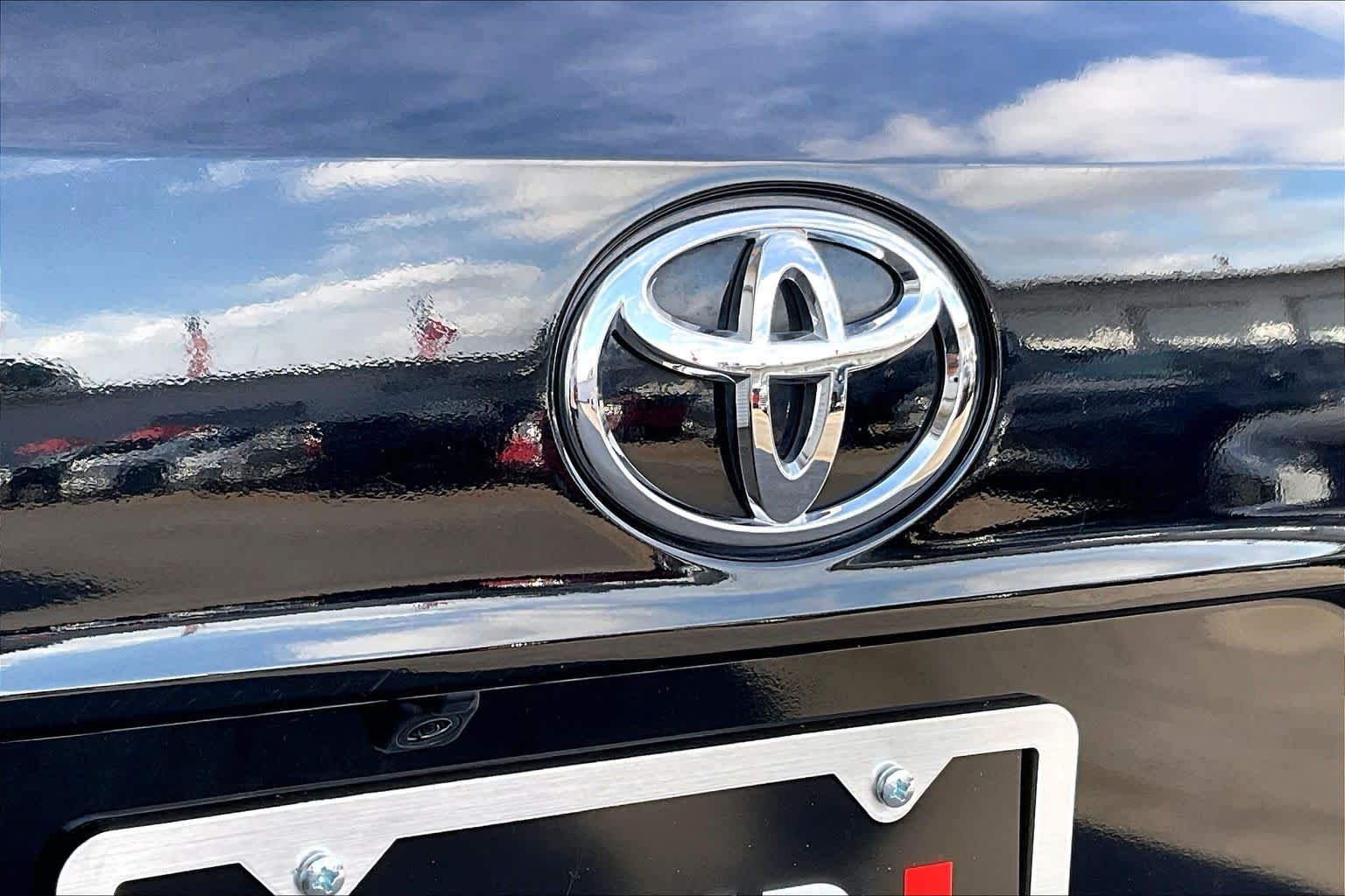 Used 2026 Midnight Black Metallic Toyota XLE image 31