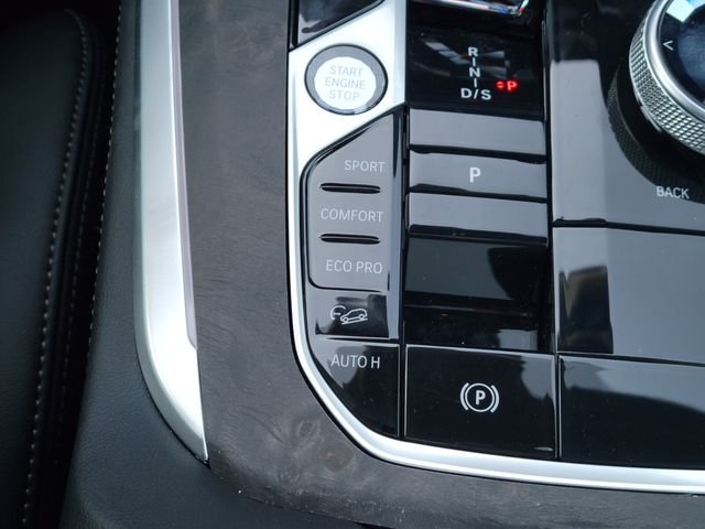 Used 2026 White BMW xDrive40i image 25