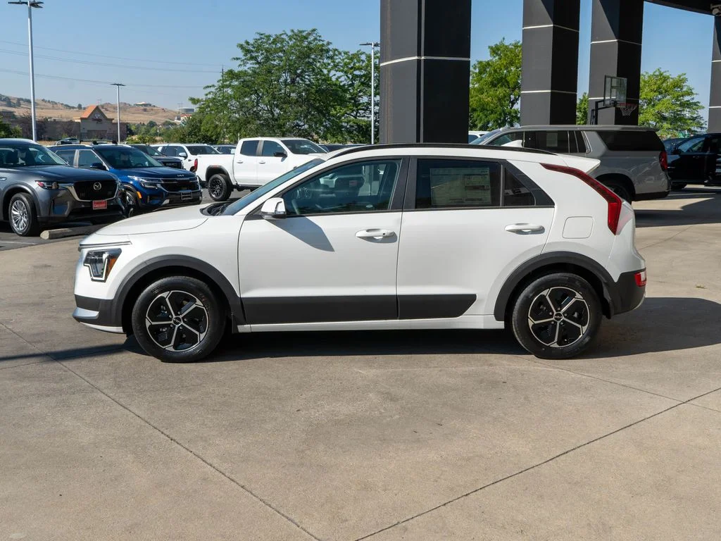 New 2026 Snow White Pearl Kia EX image 4