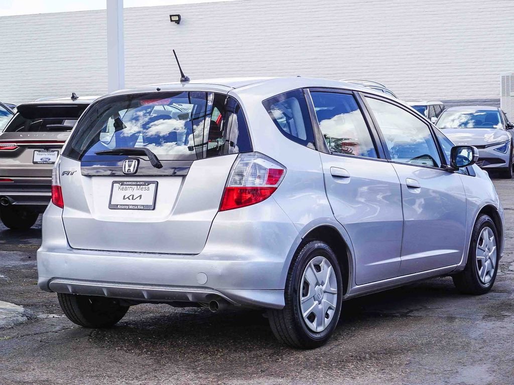 Used 2013 Alabaster Silver Metallic Honda Base image 7