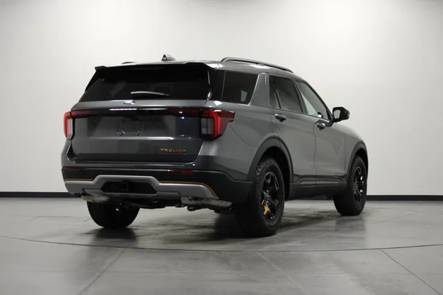 New 2026 Carbonized Gray Metallic Ford Tremor® image 28