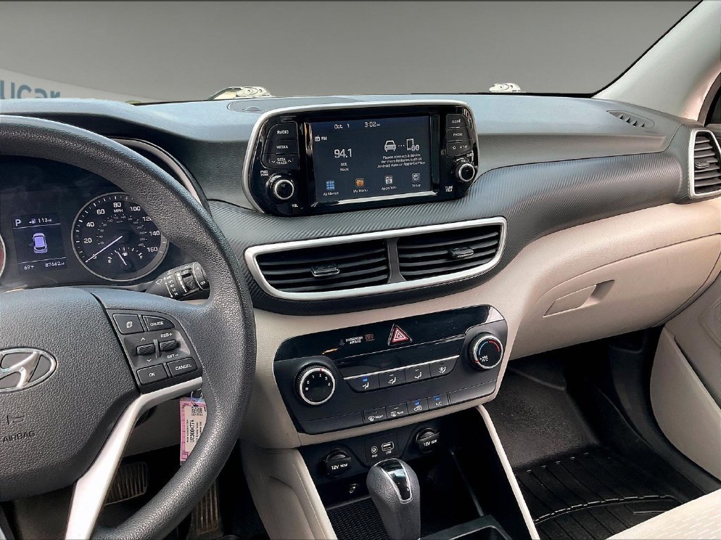 Used 2019 Black Noir Pearl Hyundai SE image 17