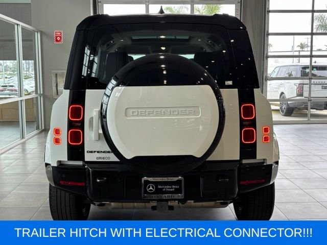 Used 2024 White Land Rover X-Dynamic SE image 5