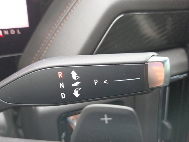 Used 2025 White GMC AT4 image 44