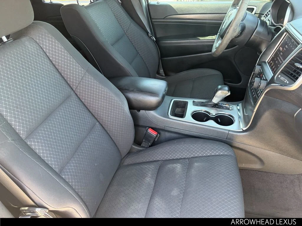 Used 2018 White Jeep Laredo E image 31