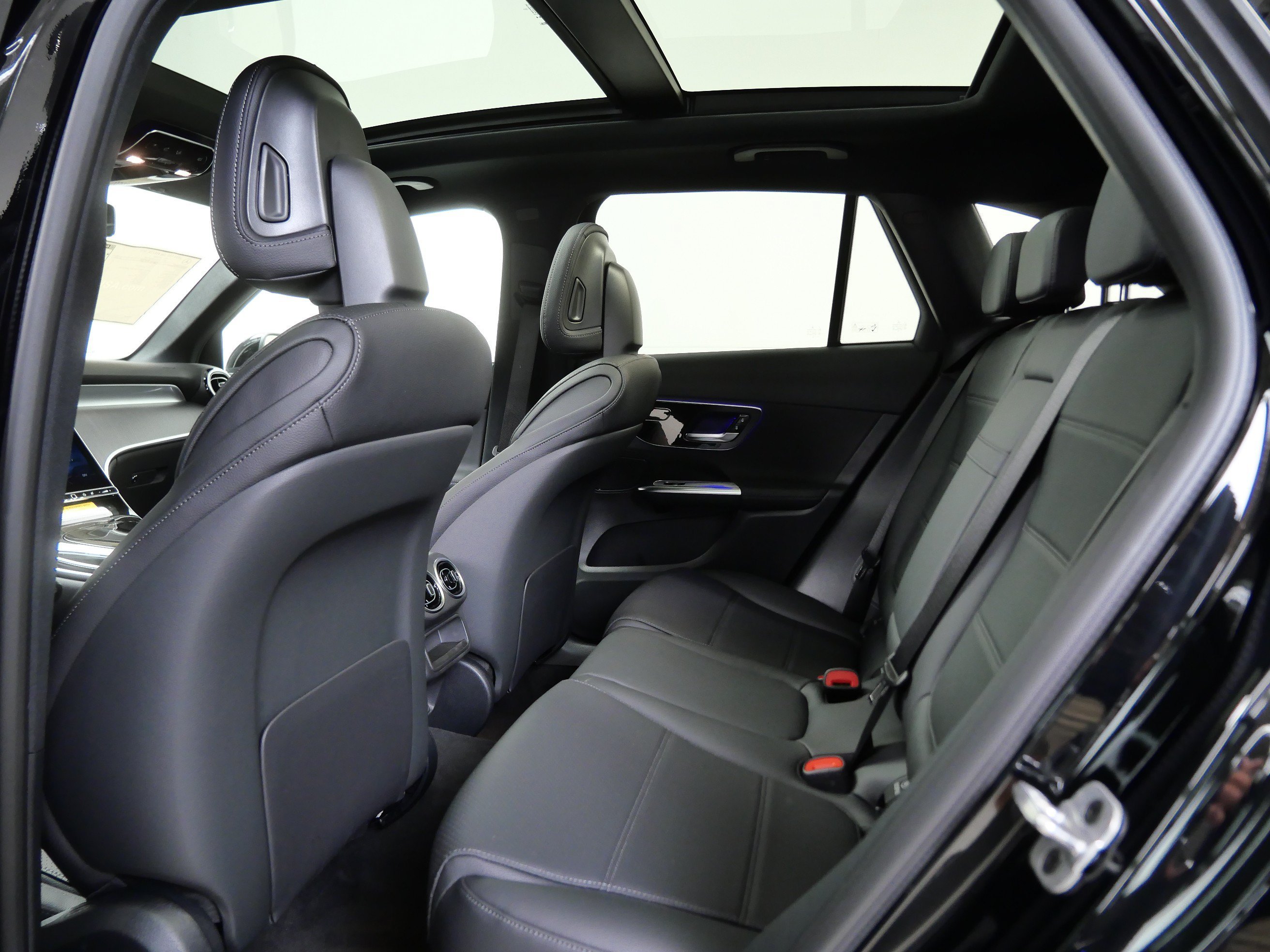 New 2026 Black Mercedes-Benz GLC 300 image 9