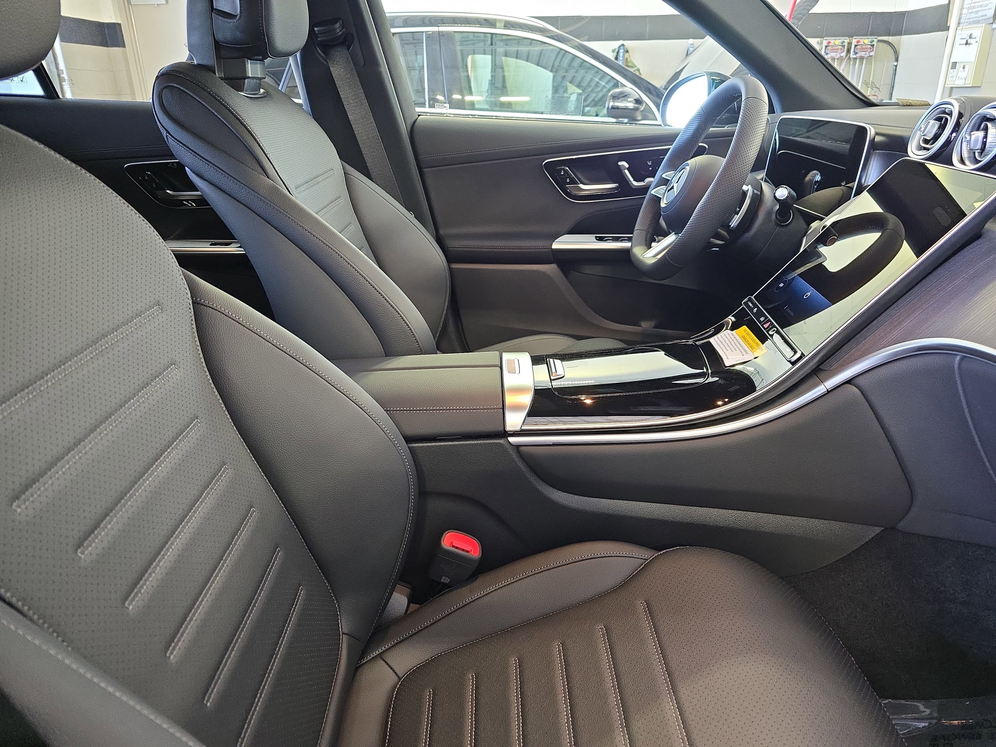 New 2026 Graphite Grey Metallic Mercedes-Benz GLC300 image 10