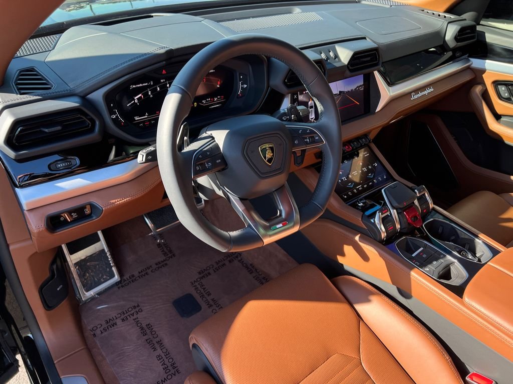 Used 2025 Black Lamborghini SE image 18